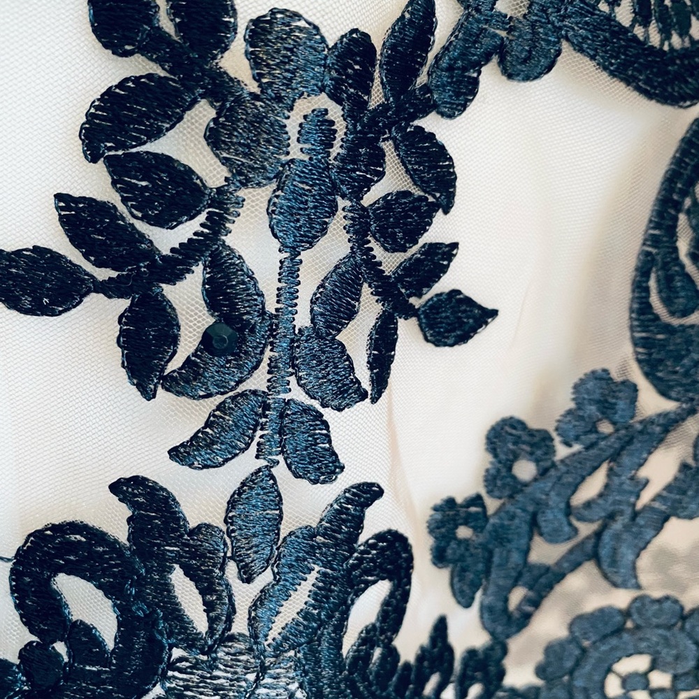 Beautiful Laced Shawl - Picture 8 of 8